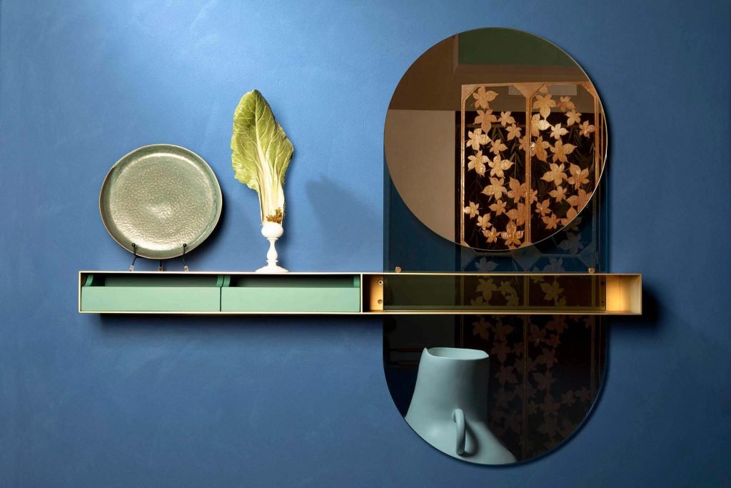 decorativo sikkens blu in still life con specchio marrone