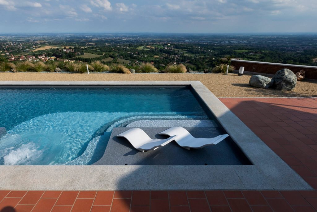 esterno terrazzo villa nel torinese stile anni settanta